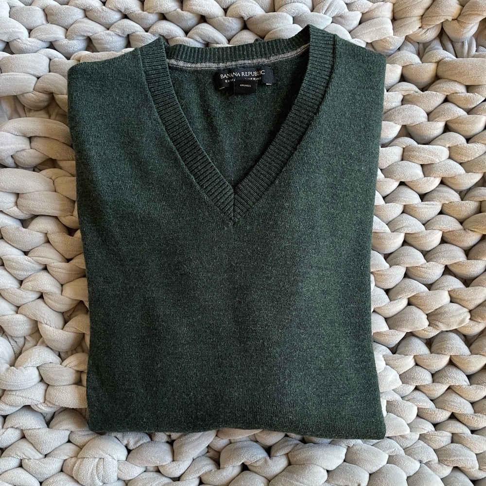 XL Banana Republic V-Neck 100% Merino Wool Sweater